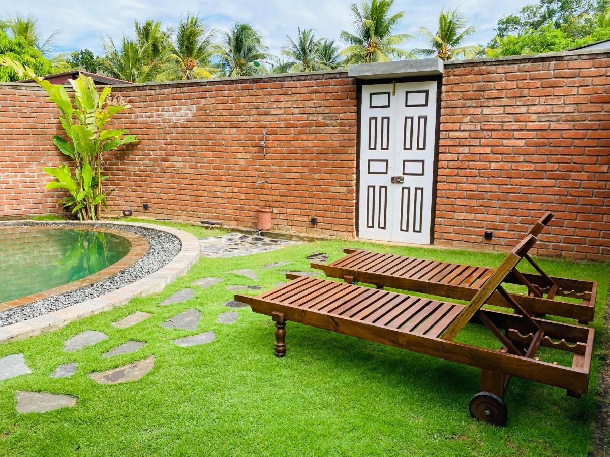 Thaprobana Villa Tangalle - Private Villa Exterior photo