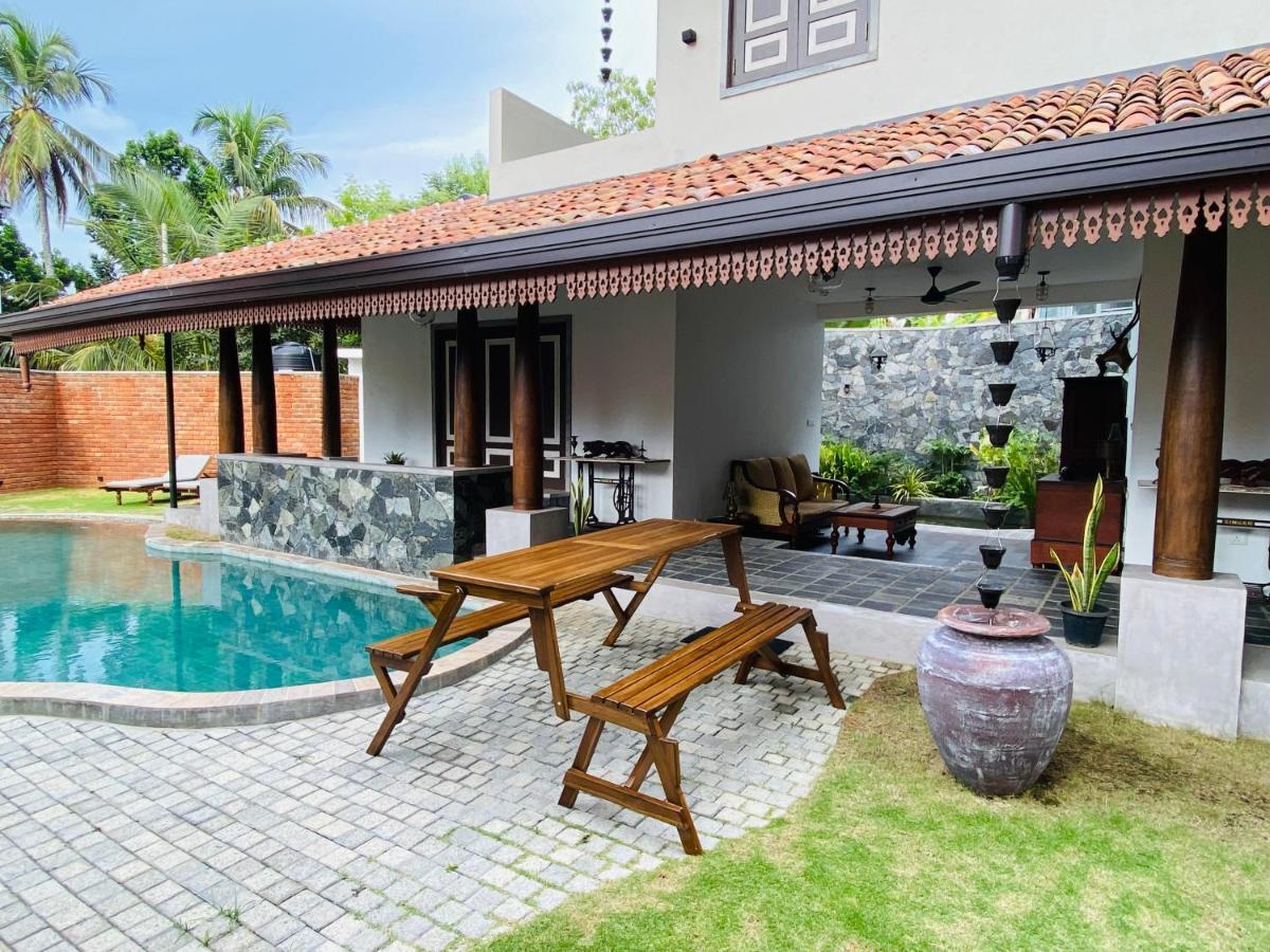 Thaprobana Villa Tangalle - Private Villa Exterior photo