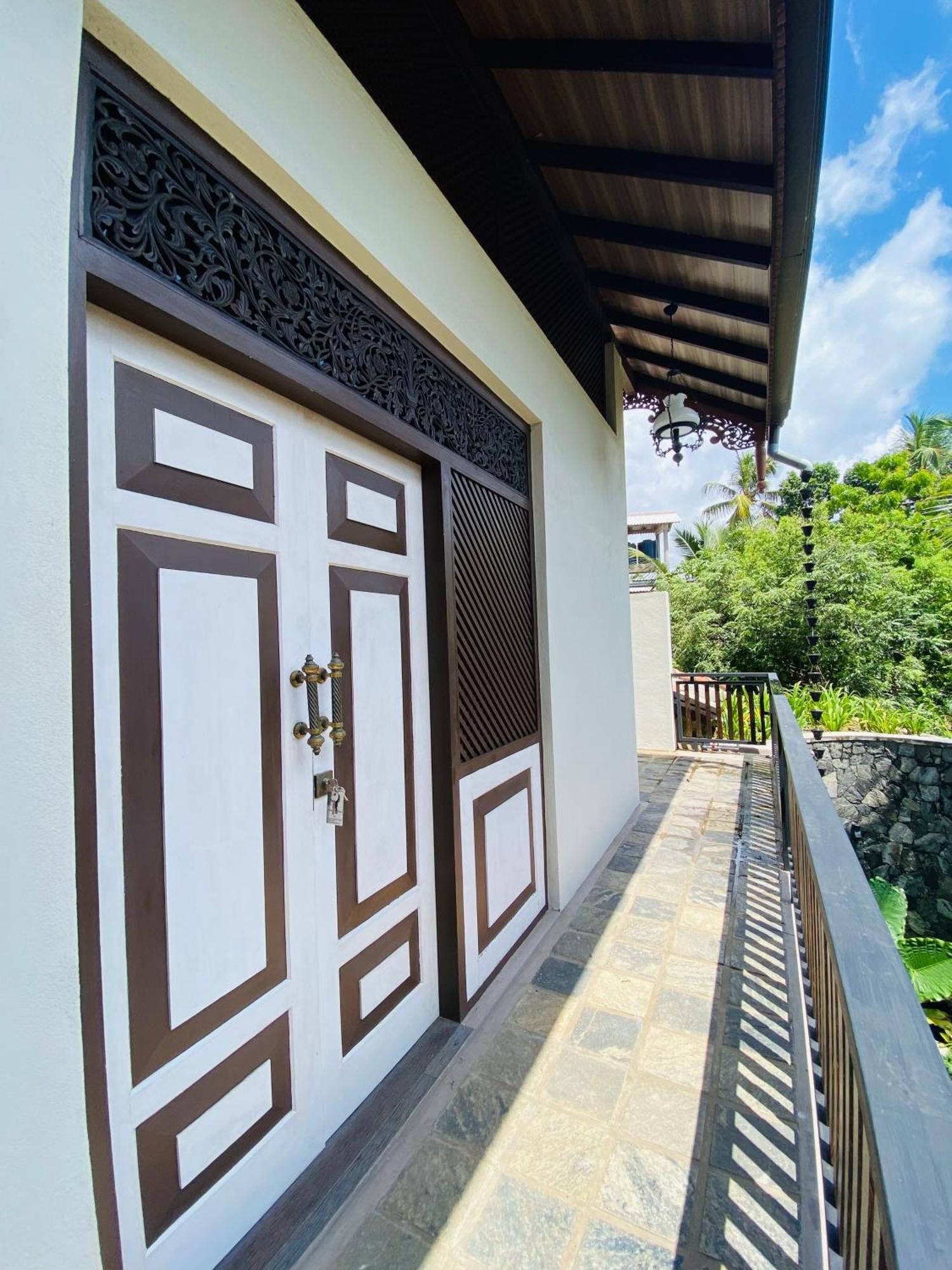Thaprobana Villa Tangalle - Private Villa Room photo